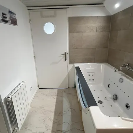 Pensión La Petite De