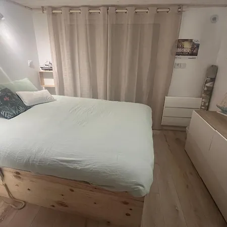 La Petite De Pensión 3*