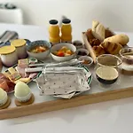 La Petite De 3*